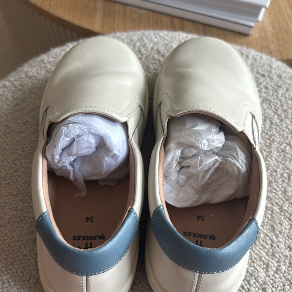 Oldsoles slip on size 34 worn ones feel like brand new very comfortable